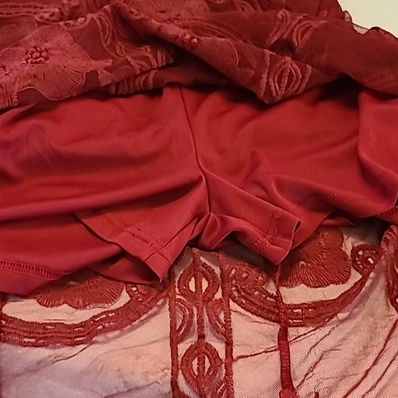 E'leter lace overlay romper midi length. Lovely burgundy in color sz Small(#595) - Picture 15 of 17